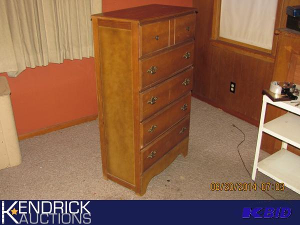 lot 72 image: Vintage 5 Drawer Dresser