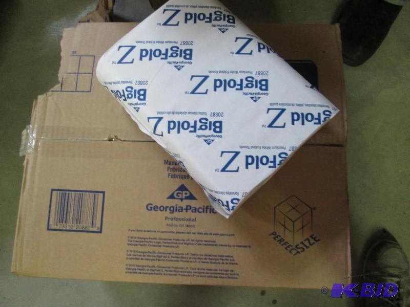 big fold Z 10 packages of premium white towel...