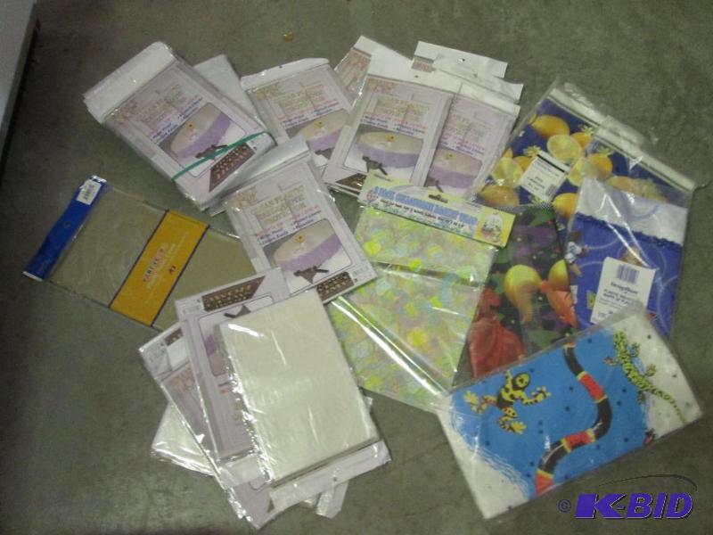 lot of mixed table clothes, various sizes and...