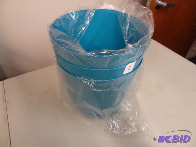 lot 11 image: Qty 3 Blue 10 Plant Pots, Plastic, no defects...