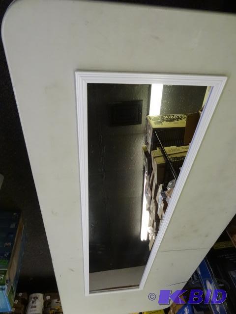 lot 206 image: Qty 10 NEW Door Mount Mirrors. Glass is good,...