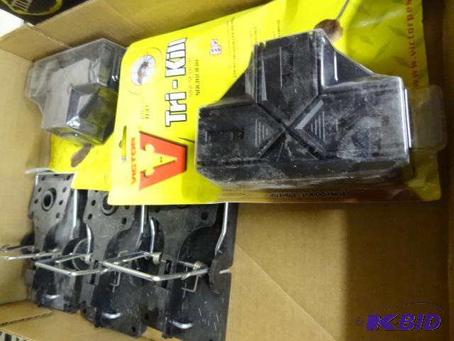 lot 260 image: NEW qty 3 Large Mouse Traps and qty 2 Tri-Kil...