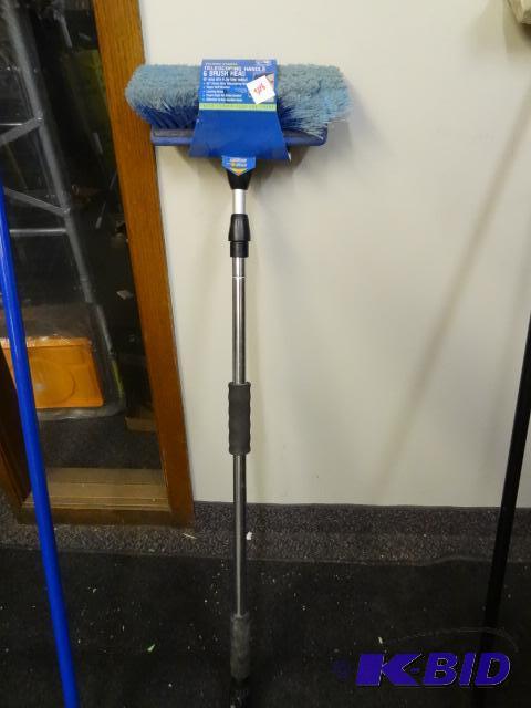 lot 308 image: NEW Flow Through 10 in Telescoping Wash Brush...
