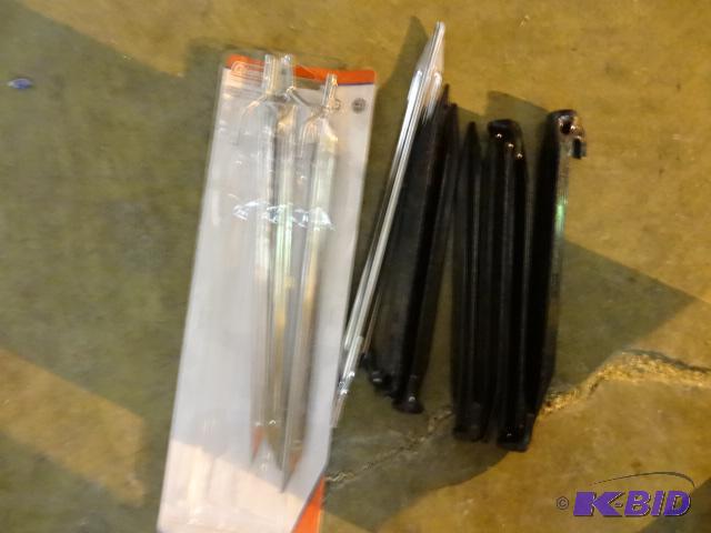 lot 336 image: LOT NEW Tent  Garden Stakes...