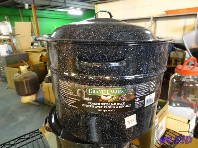 lot 371 image: NEW Granite Ware 21.5 qt Canner with Jar Rack...