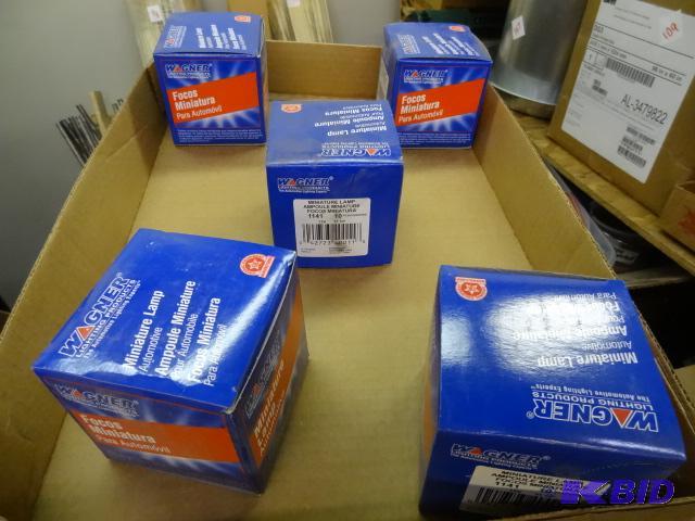 lot 61 image: LARGE LOT NEW Wagner 12 Volt Miniature Lamps ...