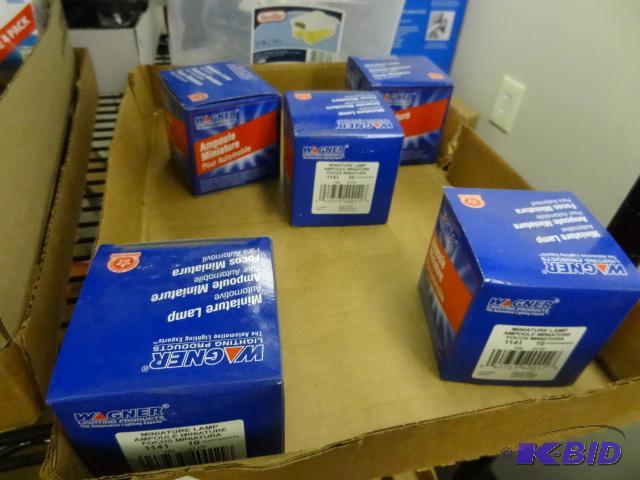 lot 62 image: LARGE LOT NEW Wagner 12 Volt Miniature Lamps ...