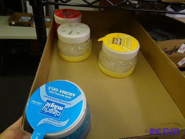 lot 63 image: Qty 4 NEW Clearly Magic Odor Neutralizing Aro...