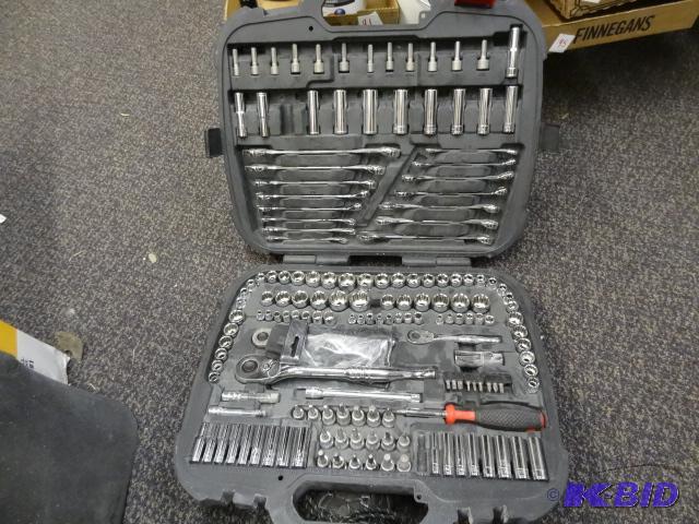 lot 83 image: USED Husky 185 Pc Mechanics Tool Set, SAE and...