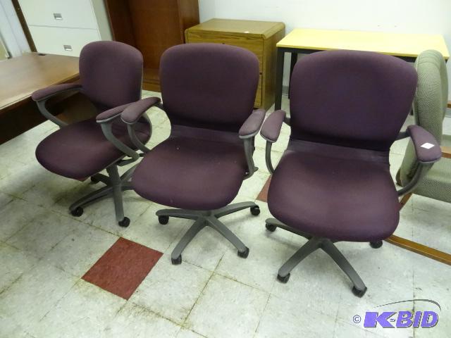 lot 110 image: 3 matching office chairs on wheels...