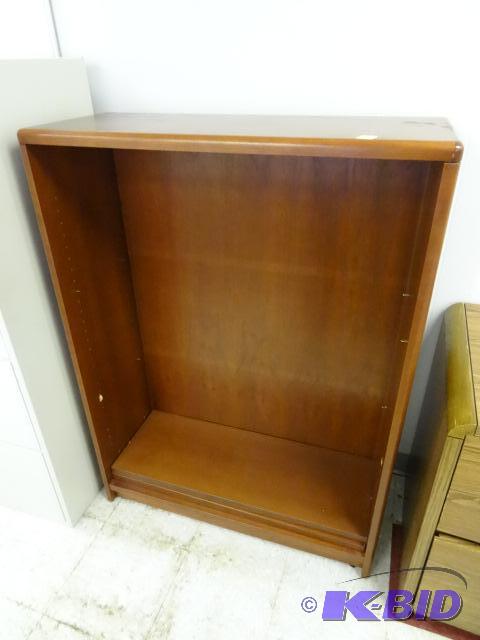 lot 115 image: laminate book shelf with 2 adjustable shelves...