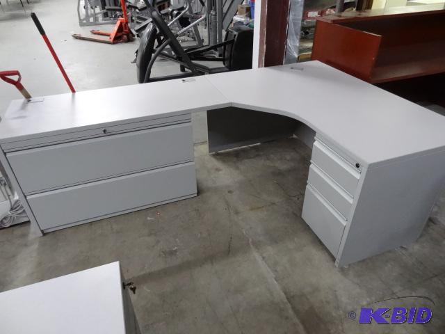 lot 125 image: L shaped laminate office desk. Metal frame. 2...