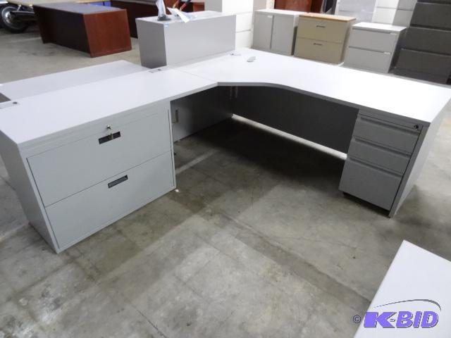 lot 128 image: L shaped laminate office desk. Metal frame. 2...