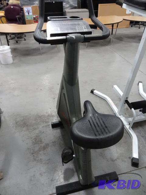 lot 140 image: Life fitness life cycle 9500HR Exercise bike...