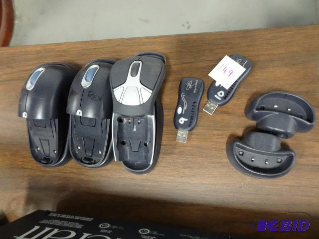 lot 149 image: 3 gyration wireless mice. Missing pieces...