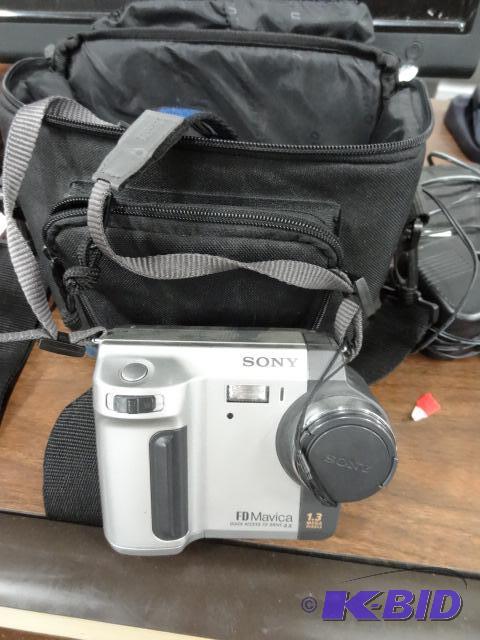 lot 151 image: Sony FD Mavica camera. MVC-FD87. No battery o...