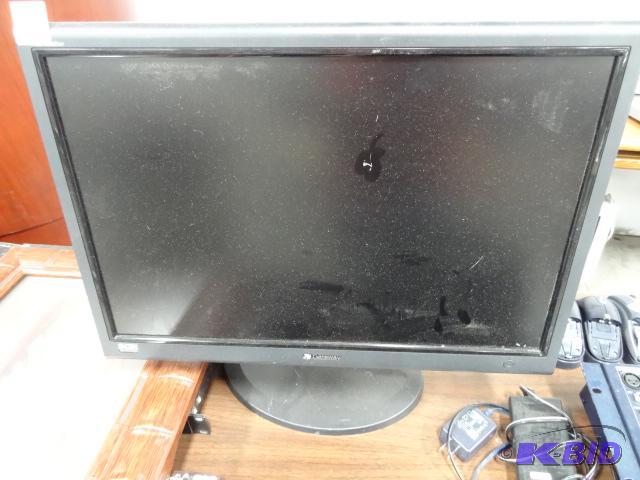 lot 152 image: Gateway 21" computer monitor. Has a scra...