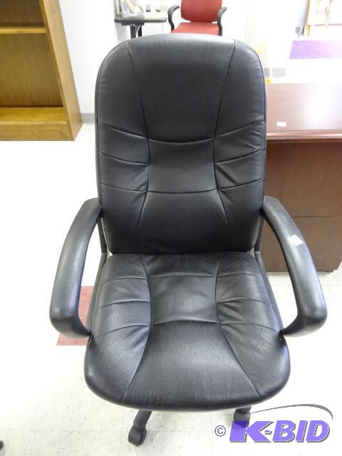 lot 19 image: Office chair on wheels....