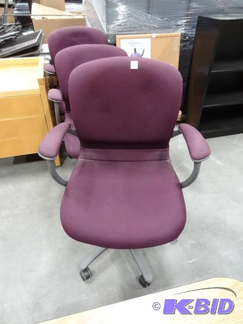 lot 201 image: 3 matching office chairs on wheels...