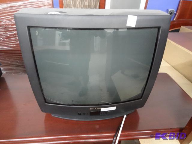 lot 218 image: sharp color TV 20G-S60...