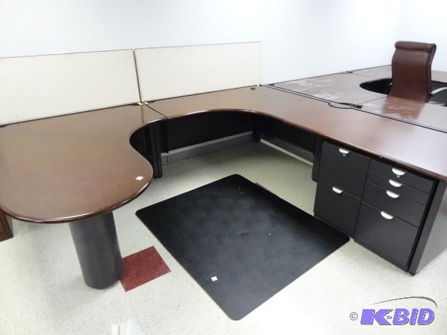 lot 27 image: U shaped office desk with 2 peds. 3 piece des...