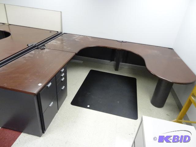 lot 30 image: U shaped desk with 2 peds. 3 piece desk. 108 ...