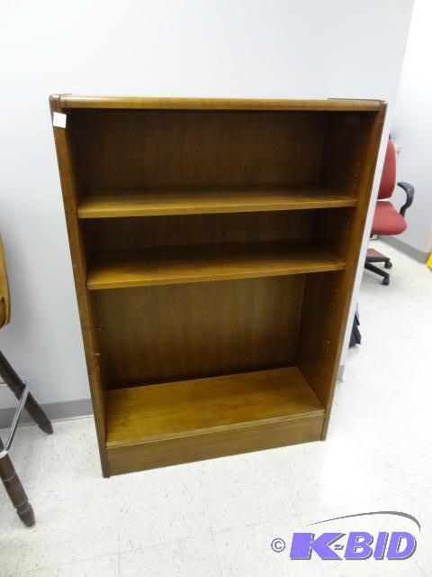 lot 40 image: Wood book shelf with 3 adjustable shelves. 36...