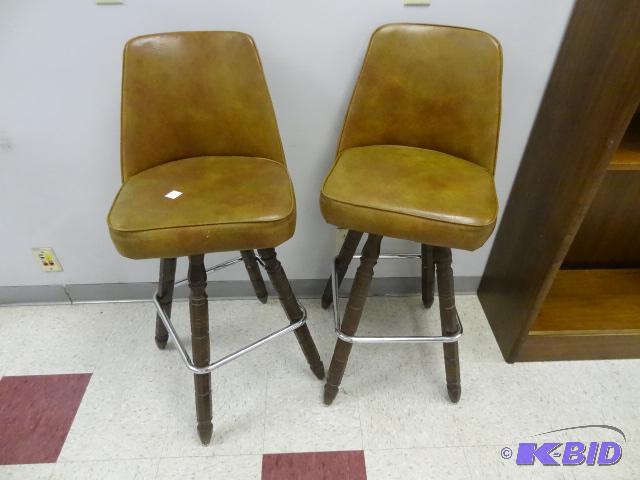 lot 41 image: 2 bar stools. Legs need to be tightened up. 3...