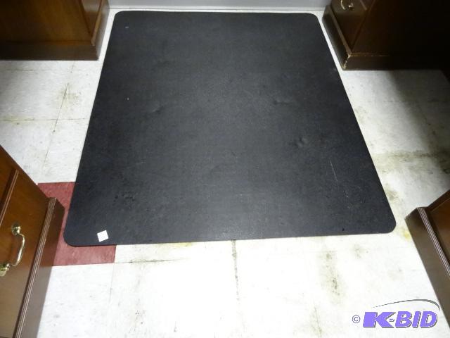 lot 50 image: 44 x 53 chair mat...