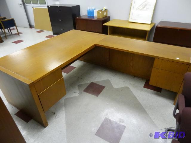 lot 57 image: L shaped wood desk. 4 drawer. 71 x 93...