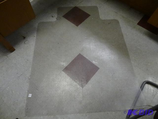 lot 59 image: 46 x 60 chair mat...