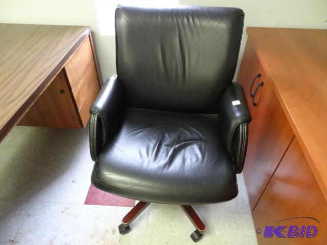 lot 63 image: Leather office chair on wheels. Adjustable he...