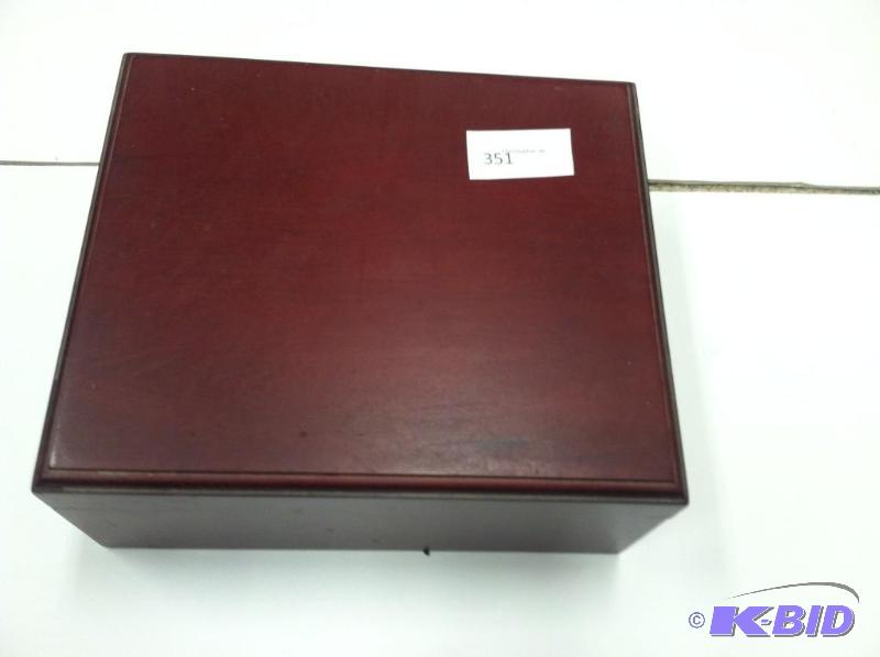 lot 305 image: Rosewood Humidor with Humidifier and Hygromet...