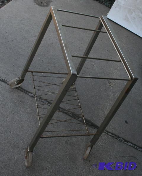 lot 3169 image: Metal TV stand....