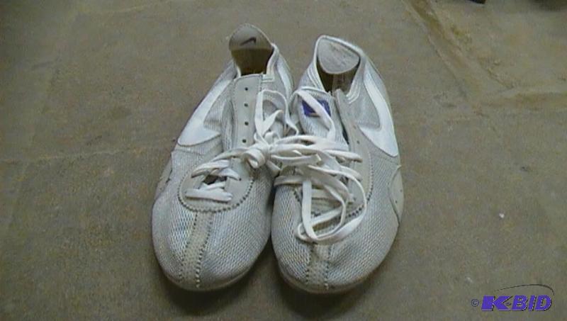 lot 351 image: NIKE size 8 12...