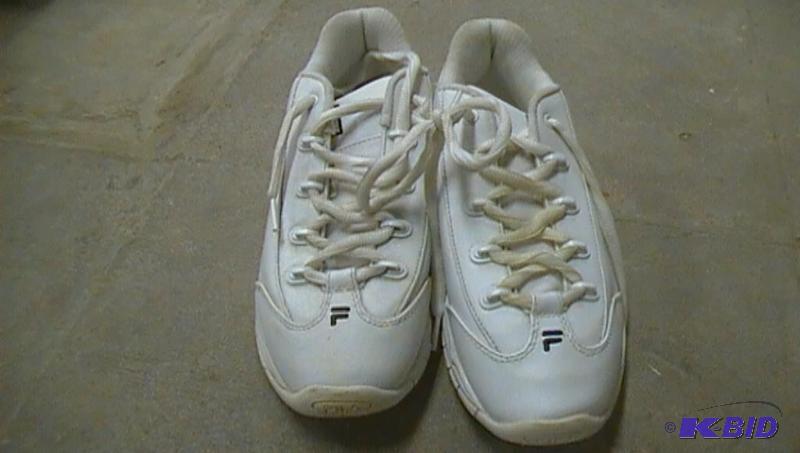 lot 376 image: FILA size 9...