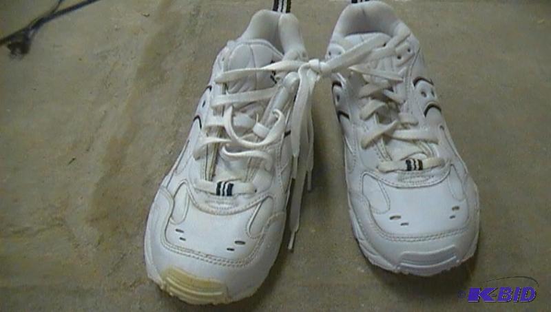 lot 379 image: SAUCONY GRID size 8...
