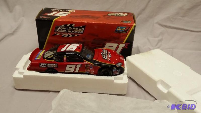 Revell 124 scale Bill Elliott die cast car l...