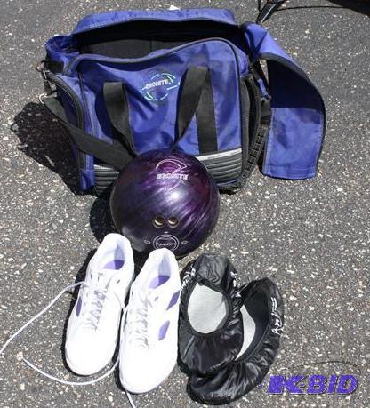 lot 58 image: Ebonite bowling ball and bag &&nbspDexte...