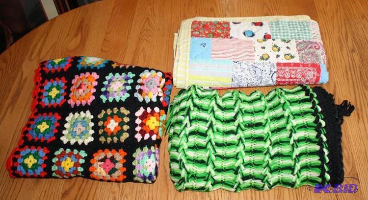 lot 64 image: 2 Afghans & 1 quilt Quilt 65x41 Green afg...