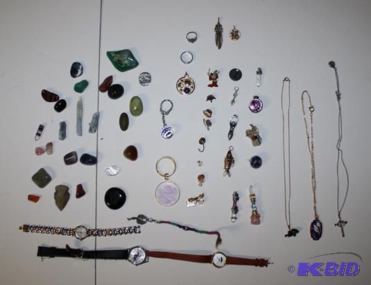 lot 75 image: Jewelry