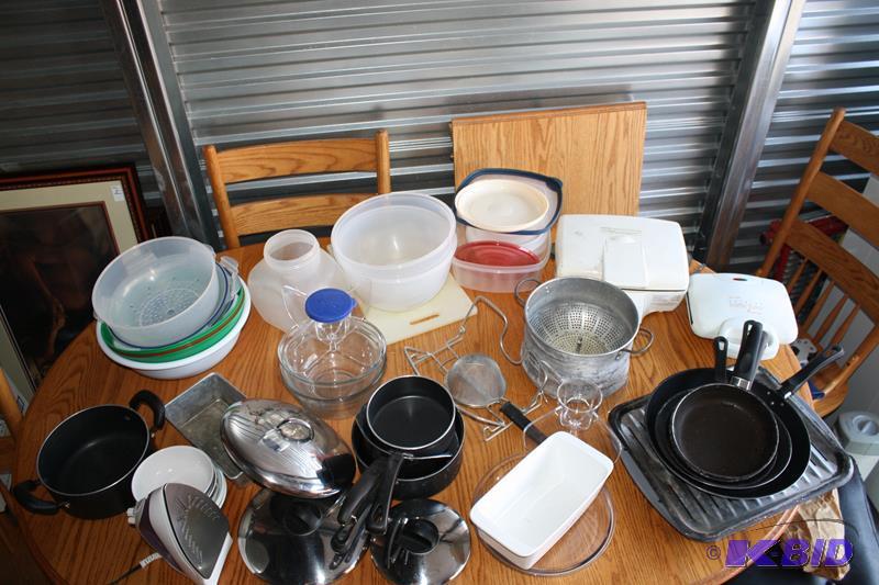 lot 76 image: Kitchen - Hamilton Beach grill, Belgian Waffl...