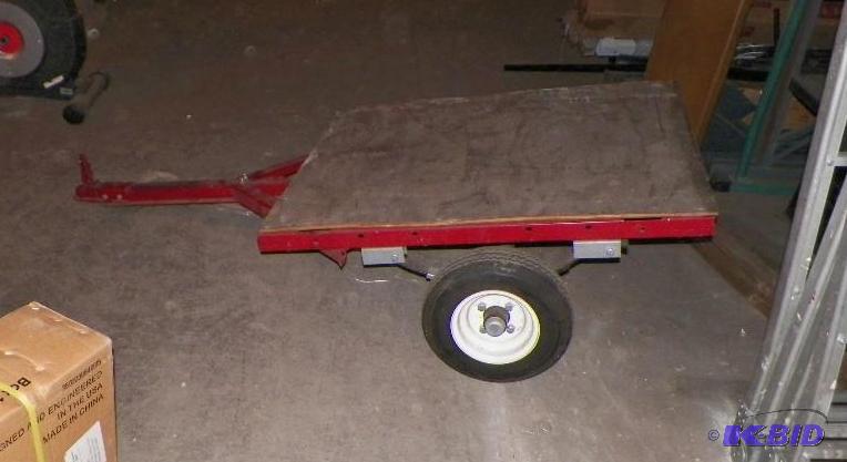 lot 115 image: Small Utility Trailer