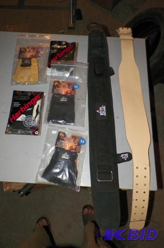 lot 125 image: 5 Pairs of Workout Gloves, Large Keys Weightlifting Belt, & XL Leather Weightlifting Belt