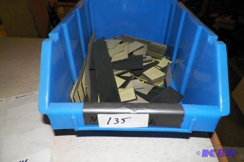 lot 135 image: Tub of Non Skip Pads