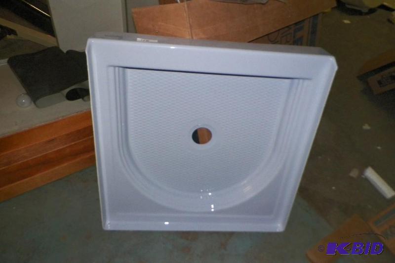 lot 138 image: Kohler Light Blue Shower Base 32 x 32 New with Box