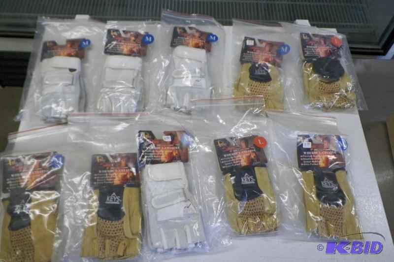 lot 19 image: 10 Pairs of New Work Out Gloves