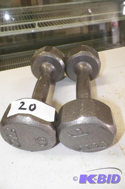 lot 20 image: VTX 8 Pound NEW Dumbbell set