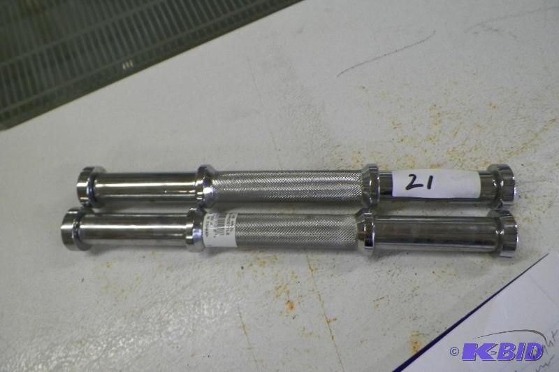 lot 21 image: Set of 2 1 inch curl bars