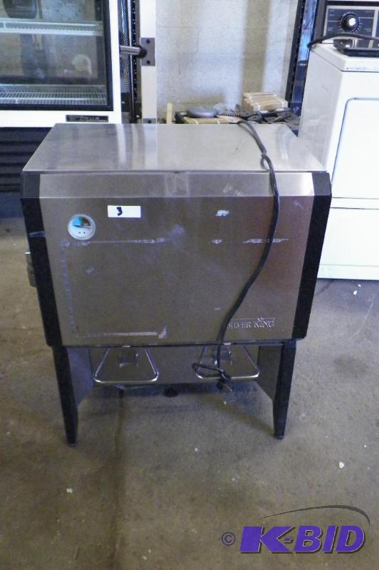 lot 3 image: Silvering SK10MAJ Beverage Cooler.